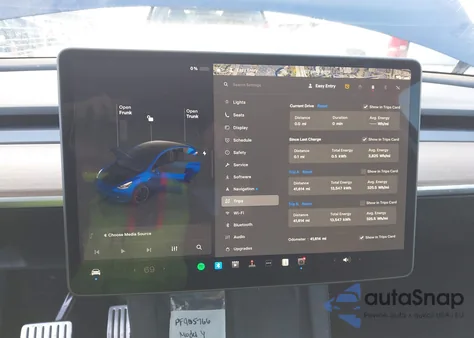 2023 Tesla Model Y Performance Dual Motor All-Wheel Drive z USA, uszkodzony, nr VIN 7SAYGDEFXPF905766